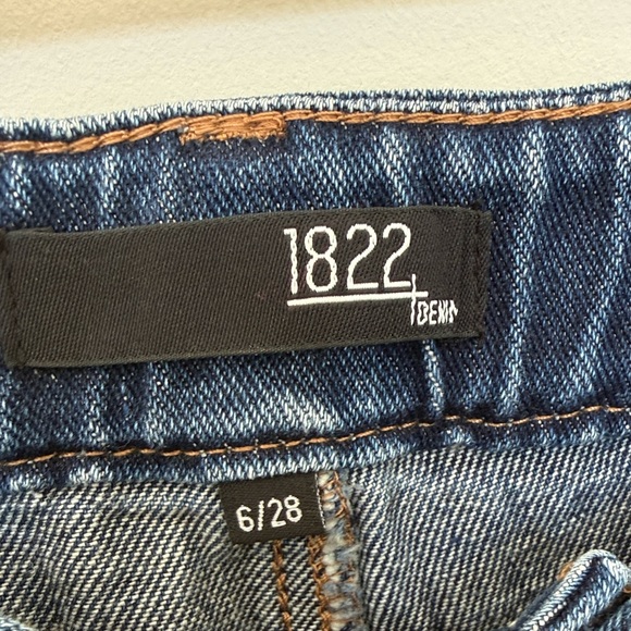 1822 Denim Dark Blue Distressed Ankle Jeans - Picture 2 of 4